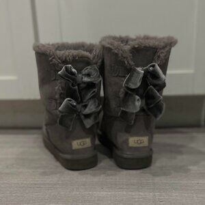 Grey medium bailey bow UGG's